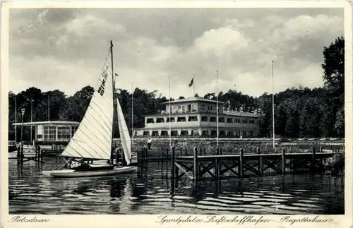 Potsdam - Sportplatz Luftschiffhafen-Regattahaus -602714