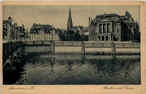 Schwerin, Theater und Dom -503410