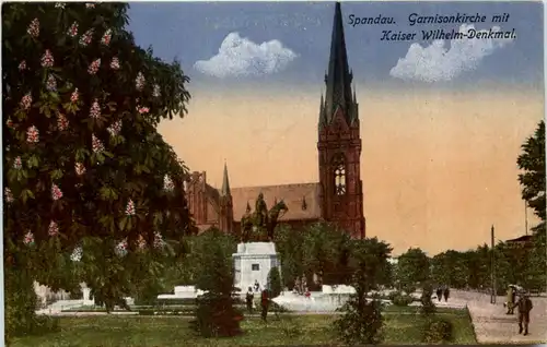 Berlin-Spandau, Garnisonkirche mit Kaiser Wilhelm-Denkmal -503530
