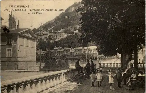 Grenoble - Terasse du Jardin de Ville -603996