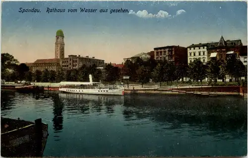 Berlin-Spandau, Rathaus vom Wasser aus gesehen -503528