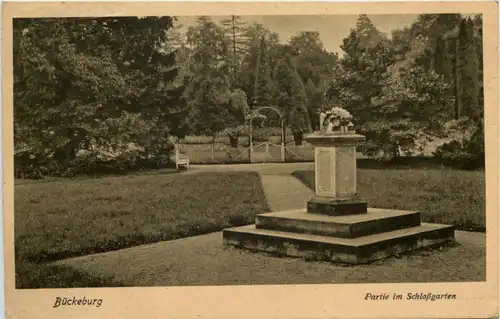 Bückeburg, Partie im Schlossgarten -504024