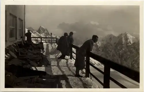 Bayerische Zugspitzbahn, Terrasse im Sporthotel Schneefernerhaus -504556