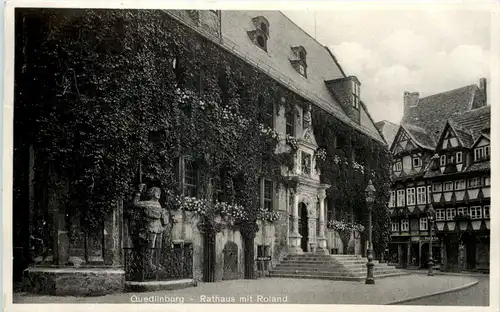 Quedlinburg, Rathaus mit Roland -504848