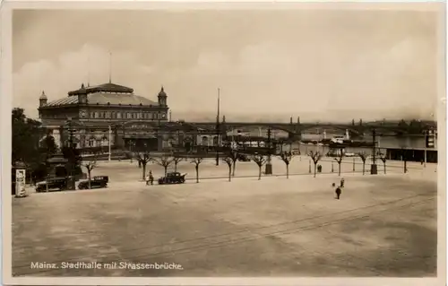 Mainz, Stadthalle mit Strassenbrücke -504962