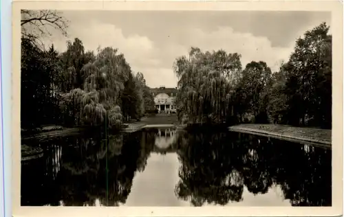 Teutschenthal, Bez. Halle, Park mit Zentralschule -377960