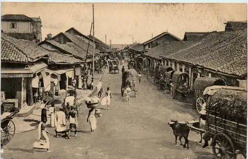 India - Street scene in Pettah Colombo -484432