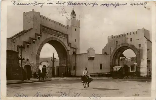 Tunis - Porte Bab El Khadro -484532