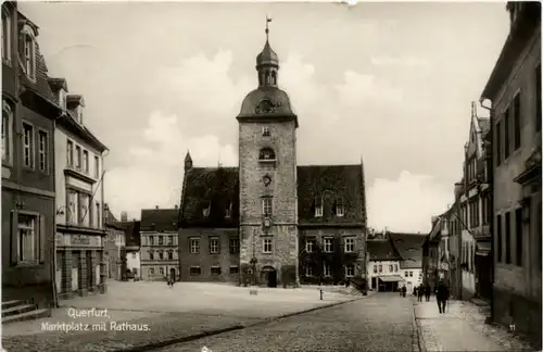 Querfurt, Marktplatz mit Rathaus -379114
