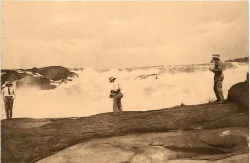 Le Prince Leopold aux chutes de la riviere Mai-Munene -484712