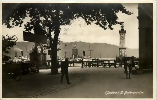 Lindau im Bodensee - Hafenpartie -611832