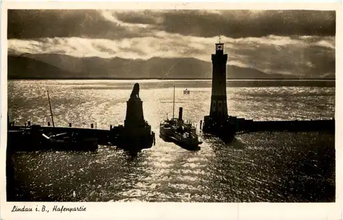 Lindau im Bodensee - Hafenpartie -611190