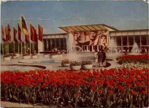 Erfurt, IGA, Festplatz mit Wasserspielen und Haupthalle -509142