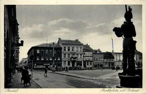 Stendal, Marktplatz mit Roland -510826