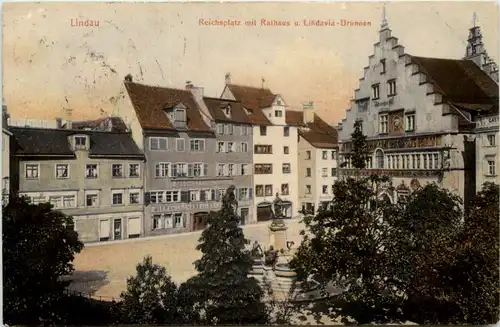 Lindau, Reichsplatz mit Rathaus u. Lindavia-Brunnen -511306
