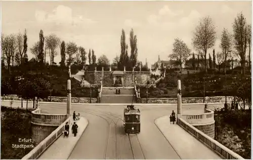 Erfurt Stadtpark mit Strassenbahn -614030
