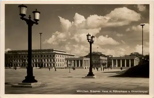 München - Braunes Haus mit Führerhaus -615378