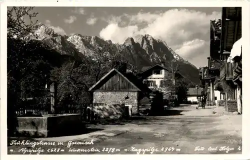 Frühlingstrasse in Garmisch -615640