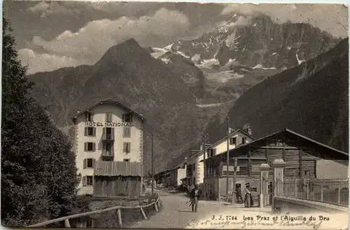 Les Praz et l Aiguille du Dru -616266