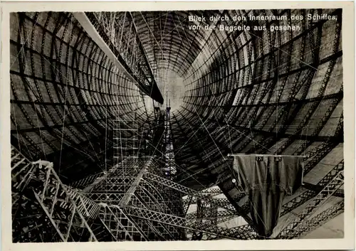 Zeppelin - Blick durch den Innenraum des Schiffes -616822