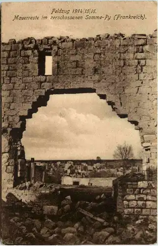 Mauerreste im zerschossenen Somme-Py -617298