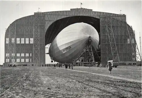 Graf Zeppelin fährt ein in die Halle von Lakehurst - REPRO -617550