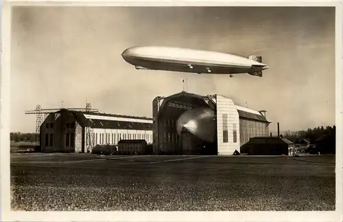 Graf Zeppelin und LZ 129 -617556