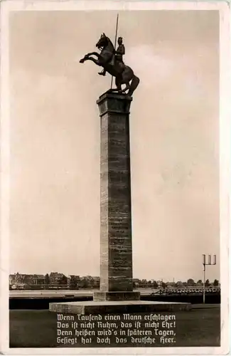 Düsseldorf - Ulanen Denkmal -622054