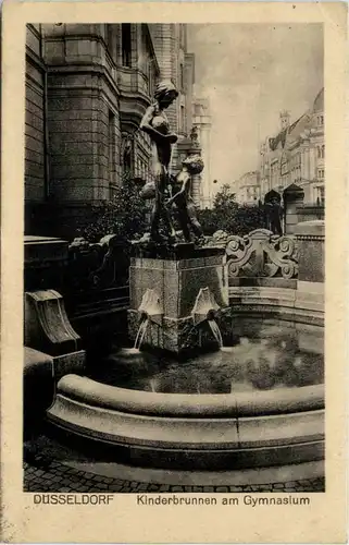 Düsseldorf - Kinderbrunnen am Gymnasium -622520