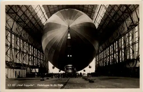 Graf Zeppelin - Einbringen in die Halle -620932