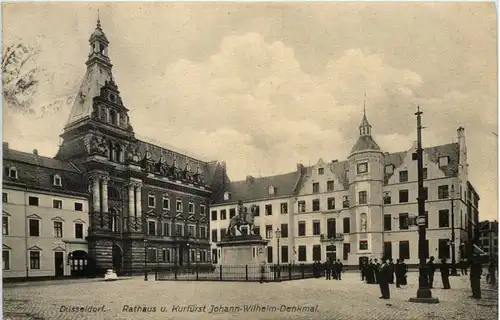 Düsseldorf - Rathaus und Kurfürst Johann Wilhelm Denkmal -622570
