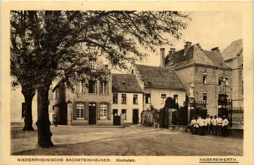 Kaiserswerth am Rhein - Kirchplatz -622960