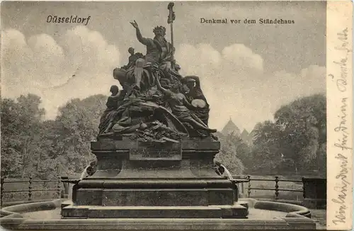 Düsseldorf - Denkmal vor dem Ständehaus -622476