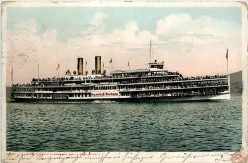 Hudson River Steamer Hendrick Hudson -482958