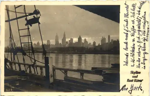 New York - Skyline and East River -624470