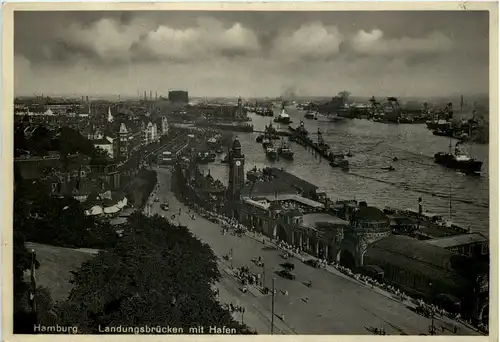 Hamburg, St. Pauli Landungsbrücken mit Hafen -511476