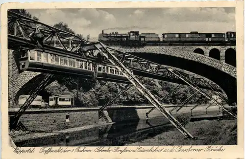 Wuppertal - Treffpunkt der 3 Bahnen -624718