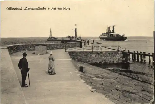 Seebad Warnemünde, Auf der Mole -512674