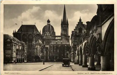 Aachen, Dom mit Rathausbogen -513582