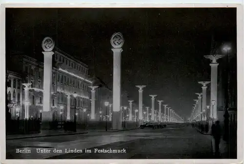 Berlin - Unter den Linden mit Hakenkreuzen -487286