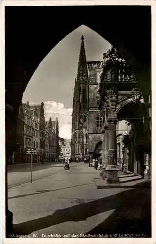 Münster i. W., Durchblick auf das Stadweinhaus und Lambertikirche -517730