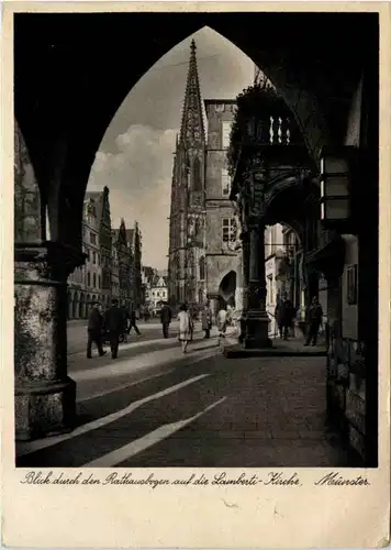 Münster i. W., Blick durch den Rathausbogen auf die Lamberti-Kirche -518070