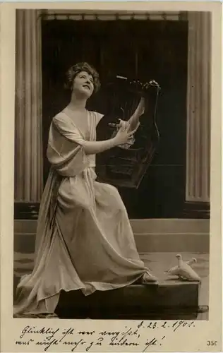 Frau mit Harfe -627980