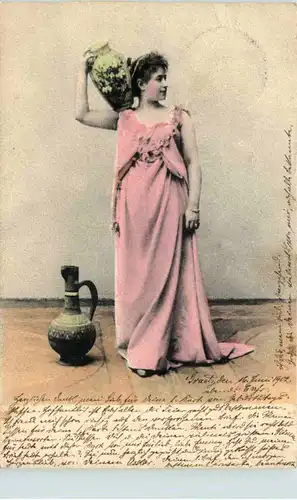 Frau mit Wasserkrug gelaufen in Gratz Posen -626072