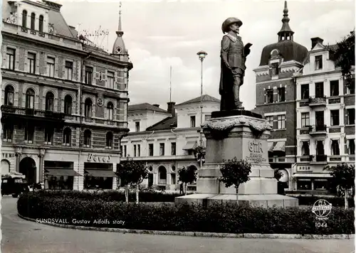 Sundsvall, Gustav Adolfs staty -392300