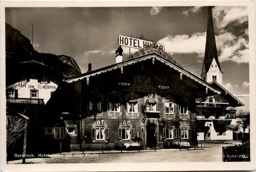 Garmisch, Hotel Husar mit alter Kirche -393070