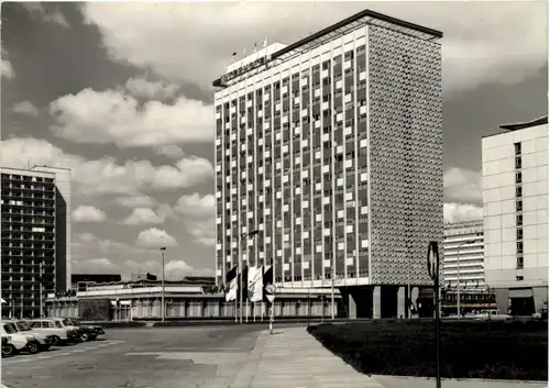 Dresden, Interhotel Newa zwischen der Leningrader und Prager Strasse -520124