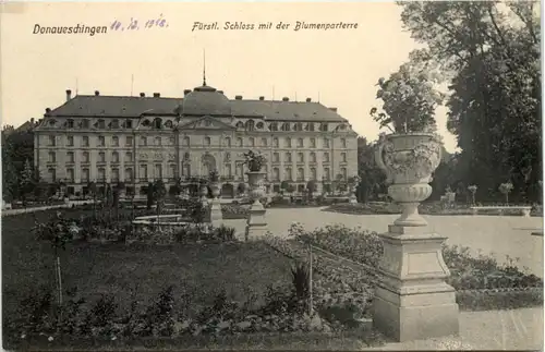 Donaueschingen, Fürstl. Schloss mit der Blumenparterre -520810