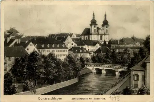 Donaueschingen, Schützenbrücke mit Stadtkirche -520838