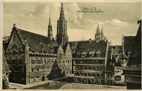 Ulm, Marktplatz mit Rathaus -519972